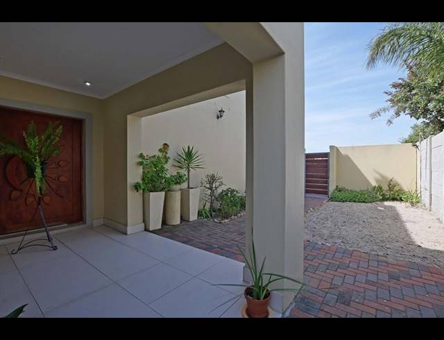 5 BEDROOM HOUSE FOR SALE IN PARKLANDS